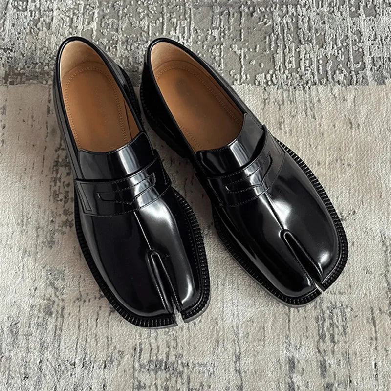New Tabi Shoes Loafer Men And Women Split Toe Flats Casual Shoes Woman British Style Thick Sole Patent Leather Shoes Big Size 45